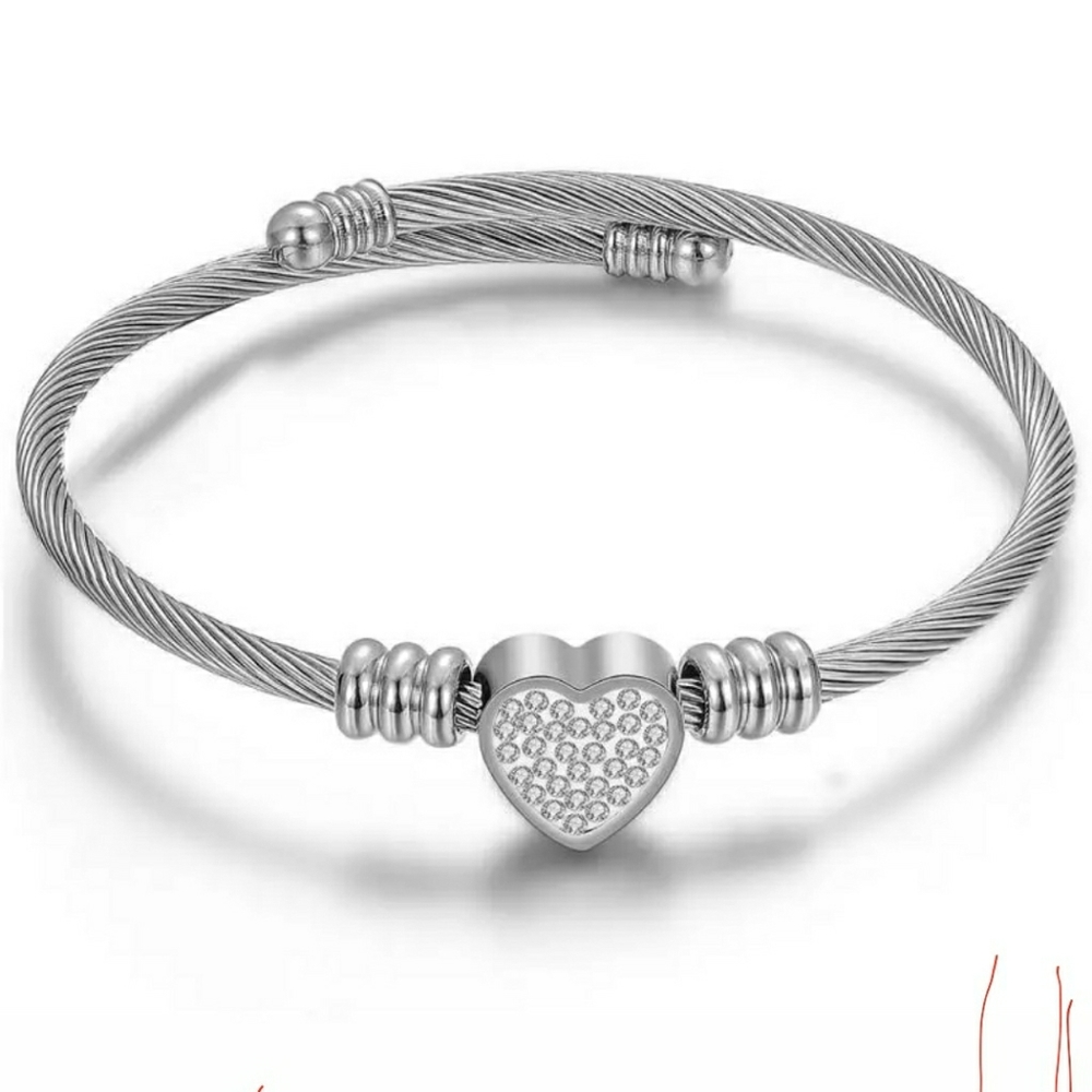 Stainless steel heart bracelet